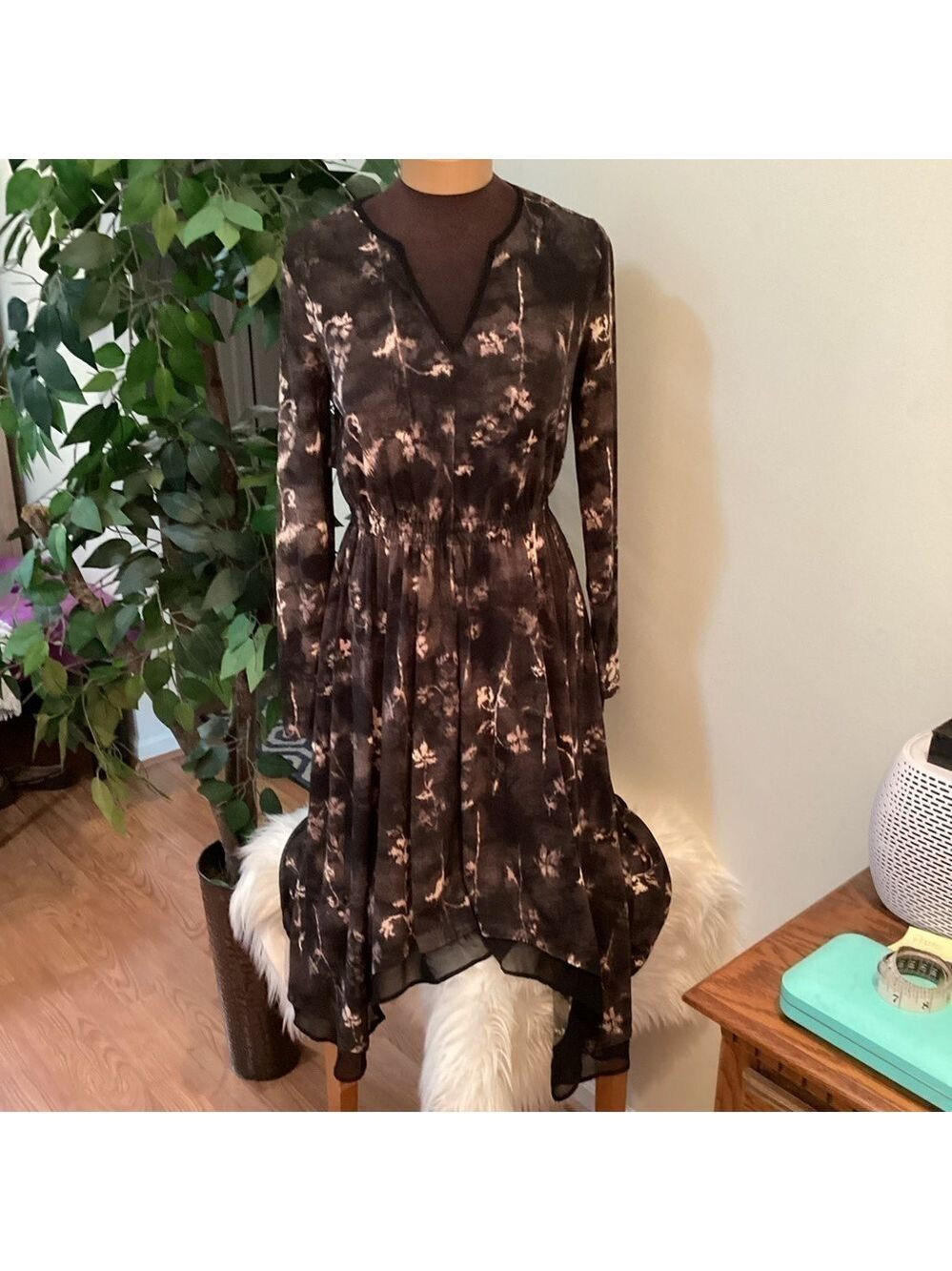 SIMPLY Vera Vera Wang Woman’s Small long sleeve elastic waist dress flor…